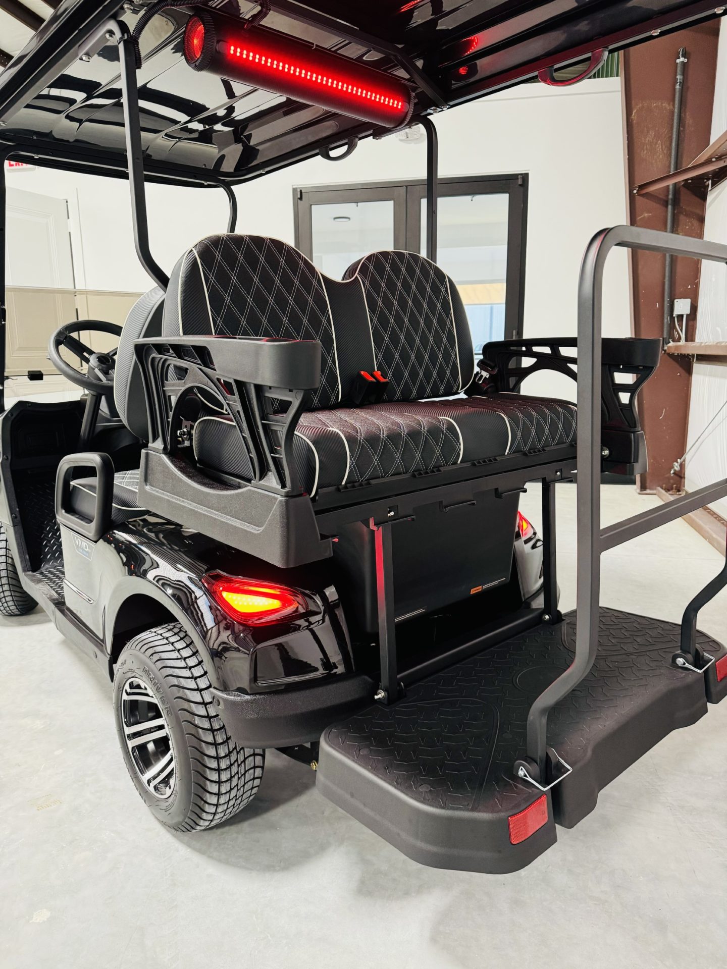 2024 Vivid EV V4 Non Lifted JAK D Carts Of Cypress   Vividv4black2 